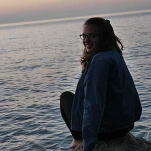 Meet your Posher, Caitlin